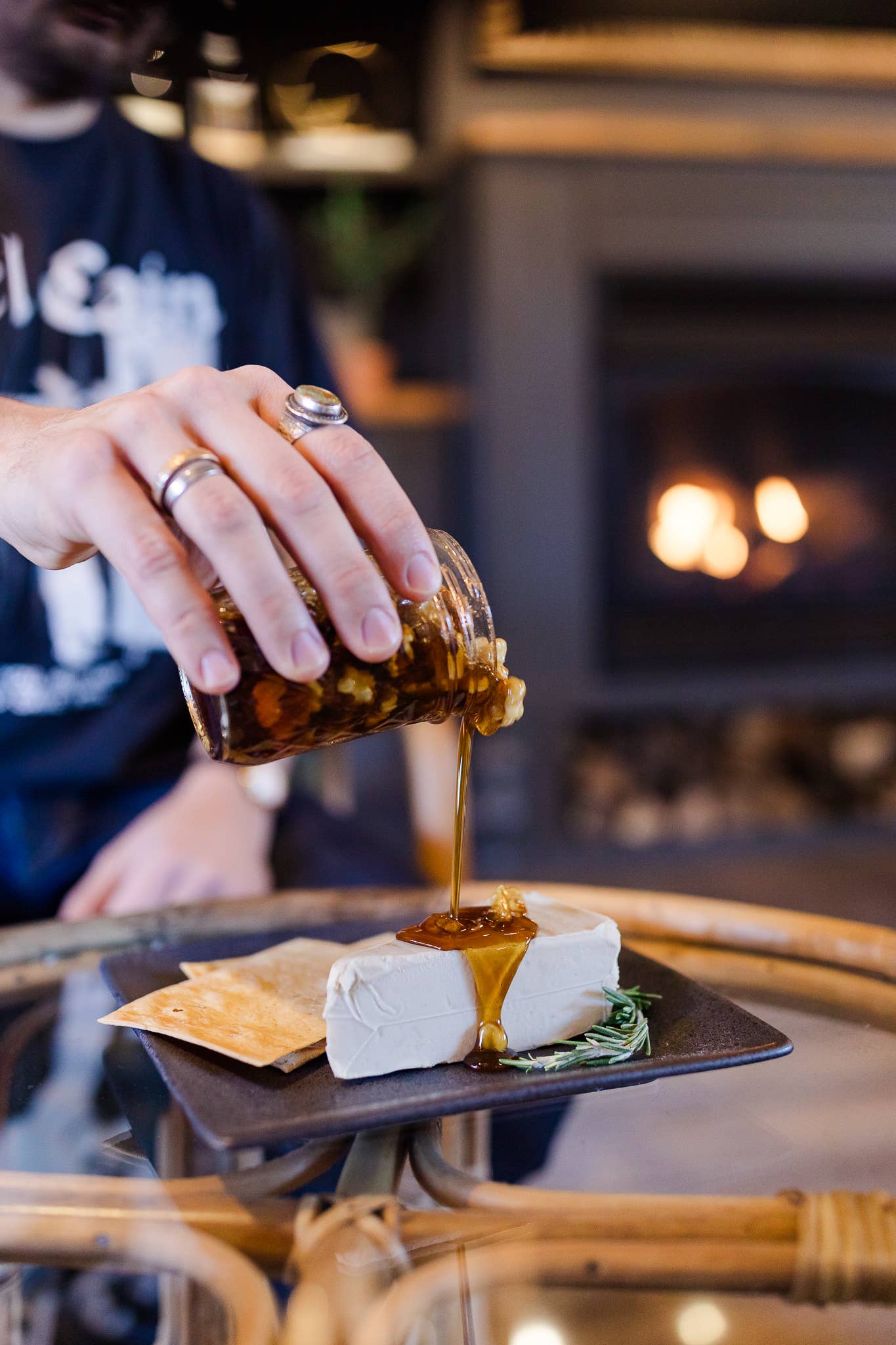 Darë Vegan Cheese - Roasted Garlic Plant-Based Cheese Wedge